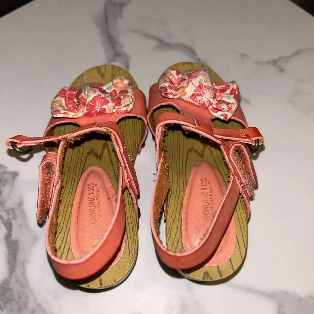Genuine Kids OshKosh Girls Coral Orange Floral Bow Platform Sandals Sz 8 Toddler